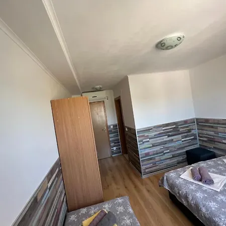 Casa Dela - *