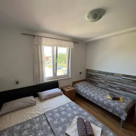 Casa Dela - *